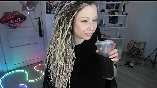 Snapshot of HoneySallyMoore chatting on 03/20/26, 04:34 HoneySallyMoore online show from 03/20/26, 04:34