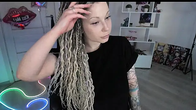 Snapshot of HoneySallyMoore chatting on 03/22/26, 03:04 HoneySallyMoore online show from 03/22/26, 03:04