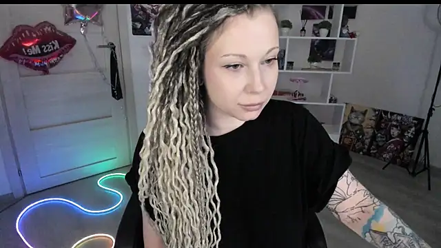 Snapshot of HoneySallyMoore chatting on 03/25/26, 03:07 HoneySallyMoore online show from 03/25/26, 03:07