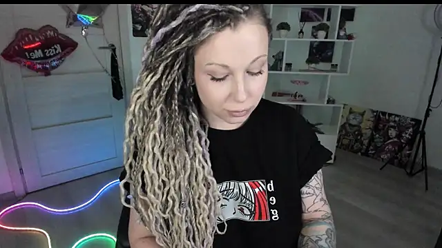 Snapshot of HoneySallyMoore chatting on 03/29/26, 06:52 HoneySallyMoore online show from 03/29/26, 06:52