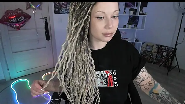 Snapshot of HoneySallyMoore chatting on 04/03/26, 08:18 HoneySallyMoore online show from 04/03/26, 08:18