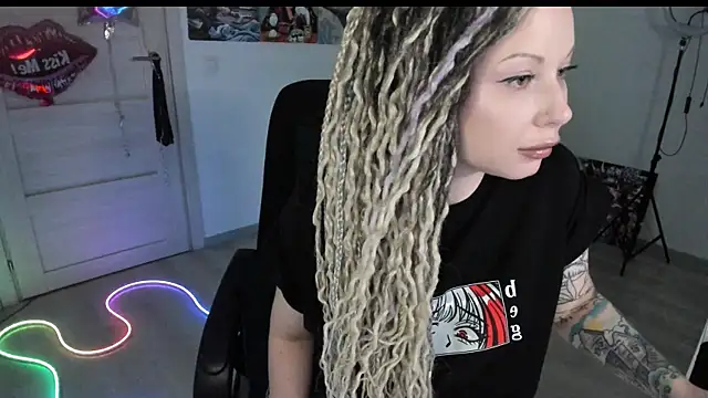 Snapshot of HoneySallyMoore chatting on 04/05/26, 08:06 HoneySallyMoore online show from 04/05/26, 08:06