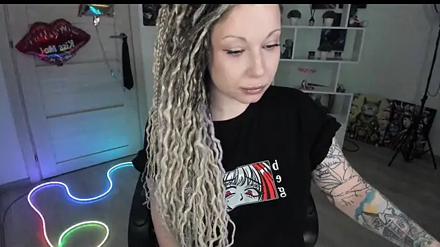 Snapshot of HoneySallyMoore chatting on 04/12/26, 08:14 HoneySallyMoore online show from 04/12/26, 08:14