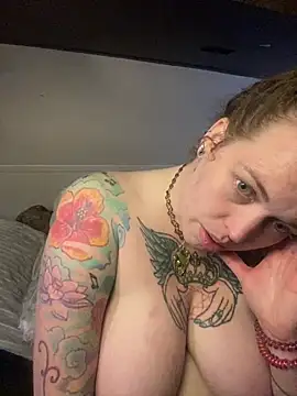 Snapshot of favoritestepsis chatting on 11/17/25, 01:17 favoritestepsis online show from 11/17/25, 01:17