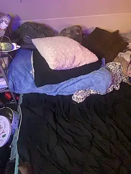 Snapshot of favoritestepsis chatting on 12/01/25, 02:33 favoritestepsis online show from 12/01/25, 02:33