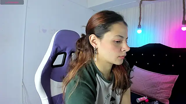 Snapshot of nicky_angel1 chatting on 09/22/25, 06:32 nicky angel1 online show from 09/22/25, 06:32