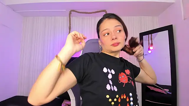 Snapshot of nicky_angel1 chatting on 10/07/25, 06:38 nicky angel1 online show from 10/07/25, 06:38