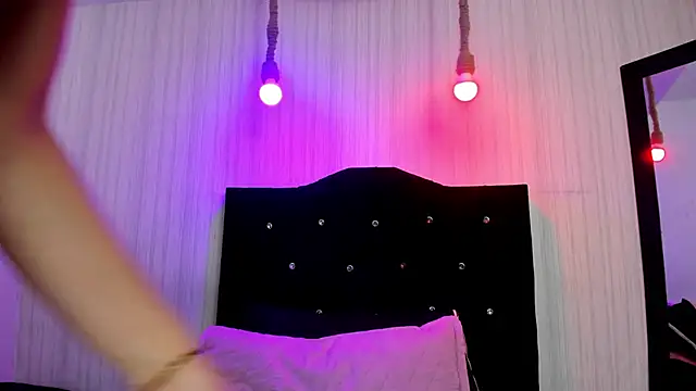 Snapshot of nicky_angel1 chatting on 10/13/25, 06:41 nicky angel1 online show from 10/13/25, 06:41