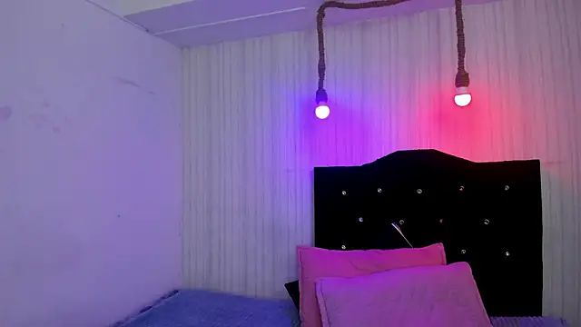 Snapshot of nicky_angel1 chatting on 10/20/25, 06:41 nicky angel1 online show from 10/20/25, 06:41