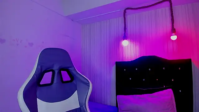 Snapshot of nicky_angel1 chatting on 10/22/25, 06:40 nicky angel1 online show from 10/22/25, 06:40