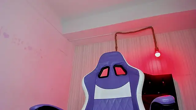 Snapshot of nicky_angel1 chatting on 10/25/25, 06:35 nicky angel1 online show from 10/25/25, 06:35