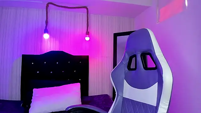 Snapshot of nicky_angel1 chatting on 11/05/25, 06:41 nicky angel1 online show from 11/05/25, 06:41