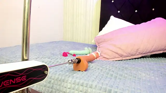 Snapshot of nicky_angel1 chatting on 11/18/25, 06:34 nicky angel1 online show from 11/18/25, 06:34