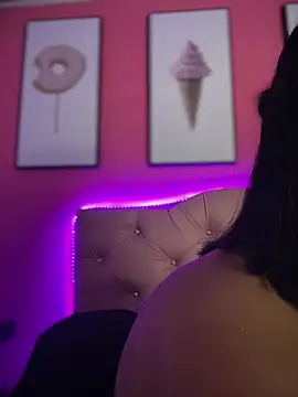 Scarlett-LS online show from 11/17/25, 02:39