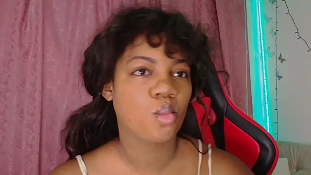 Daphnewalker   online show from 12/16/25, 11:59