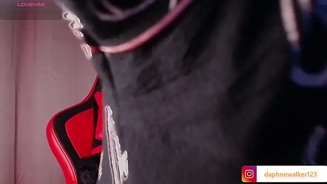 Daphnewalker   online show from 02/25/26, 12:15