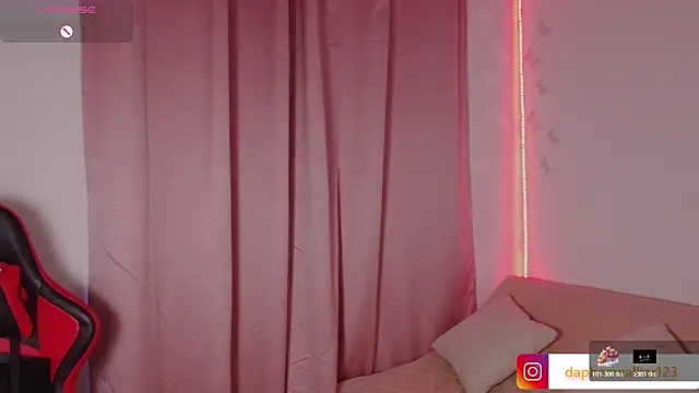 Daphnewalker   online show from 03/13/26, 12:45