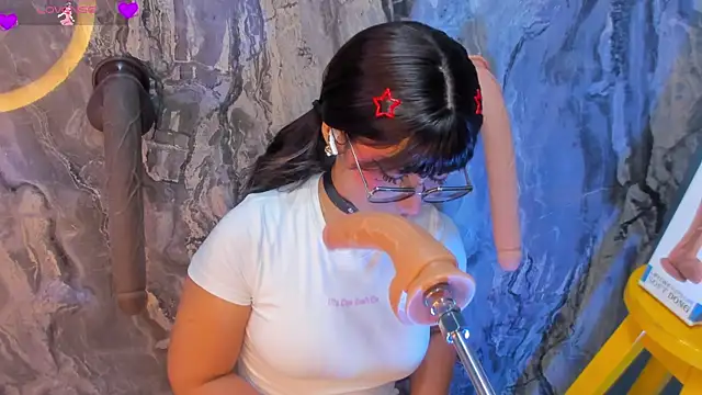 Snapshot of linda_sofi__ chatting on 03/28/26, 08:41 linda sofi online show from 03/28/26, 08:41