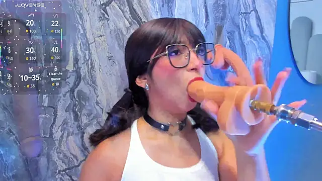 Snapshot of linda_sofi__ chatting on 04/23/26, 08:33 linda sofi online show from 04/23/26, 08:33