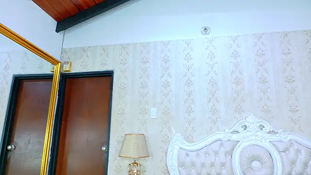 TianahGlow online show from 10/28/25, 08:40