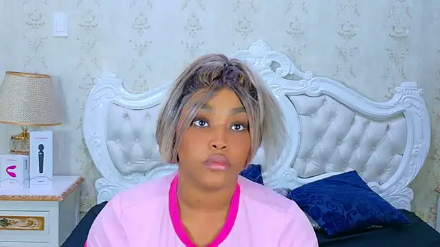 TianahGlow online show from 11/28/25, 09:06