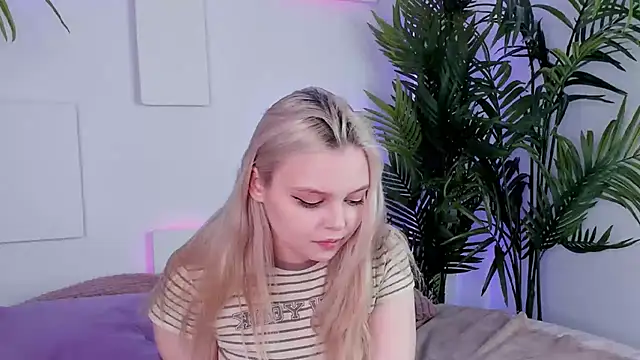 Snapshot of CLAIRE_VOGT chatting on 03/10/25, 08:59 CLAIRE VOGT online show from 03/10/25, 08:59