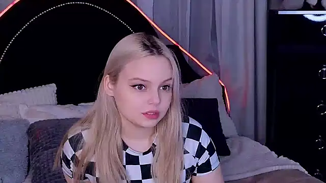 Snapshot of CLAIRE_VOGT chatting on 03/21/25, 06:27 CLAIRE VOGT online show from 03/21/25, 06:27