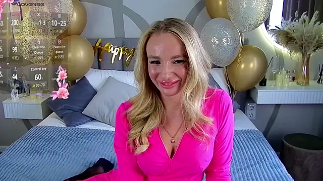 Snapshot of WoW__JuliaBlonde chatting on 03/22/26, 03:21 WoW JuliaBlonde online show from 03/22/26, 03:21