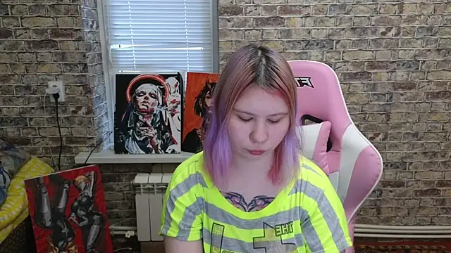 Little kitsune1707 online show from 12/14/25, 07:03