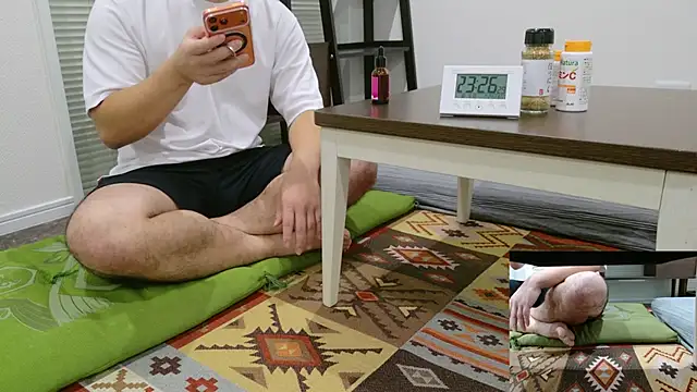 Snapshot of YARASERO-kun chatting on 10/05/25, 02:26 YARASERO-kun online show from 10/05/25, 02:26