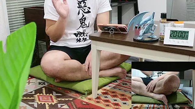 Snapshot of YARASERO-kun chatting on 11/01/25, 11:01 YARASERO-kun online show from 11/01/25, 11:01