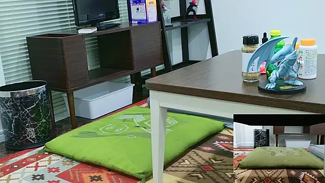 Snapshot of YARASERO-kun chatting on 11/06/25, 08:04 YARASERO-kun online show from 11/06/25, 08:04