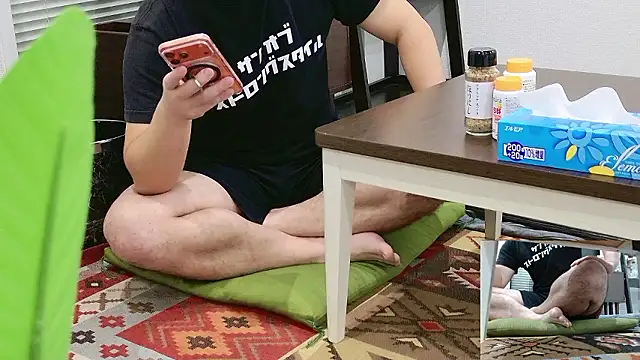 Snapshot of YARASERO-kun chatting on 11/10/25, 12:04 YARASERO-kun online show from 11/10/25, 12:04