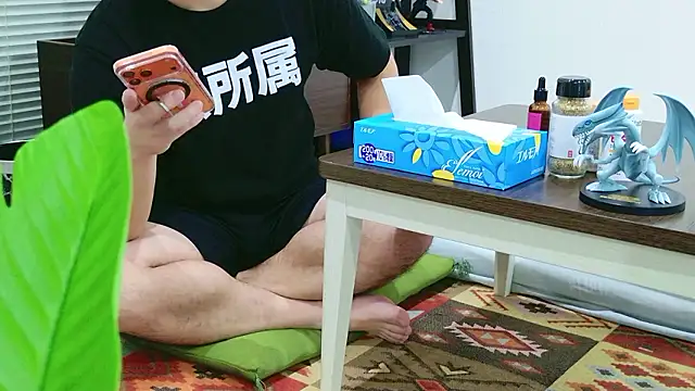 Snapshot of YARASERO-kun chatting on 11/17/25, 09:26 YARASERO-kun online show from 11/17/25, 09:26