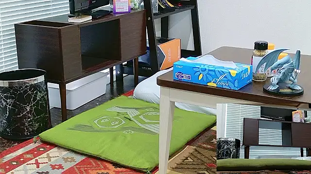 Snapshot of YARASERO-kun chatting on 11/18/25, 05:56 YARASERO-kun online show from 11/18/25, 05:56