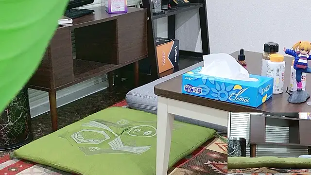 Snapshot of YARASERO-kun chatting on 12/18/25, 11:49 YARASERO-kun online show from 12/18/25, 11:49