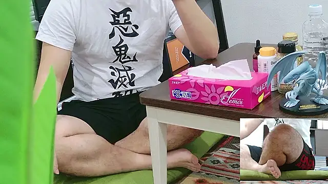 Snapshot of YARASERO-kun chatting on 12/21/25, 05:58 YARASERO-kun online show from 12/21/25, 05:58