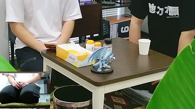 Snapshot of YARASERO-kun chatting on 02/25/26, 04:44 YARASERO-kun online show from 02/25/26, 04:44