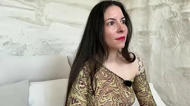 Snapshot of SandraSchon chatting on 02/17/25, 07:37 SandraSchon online show from 02/17/25, 07:37