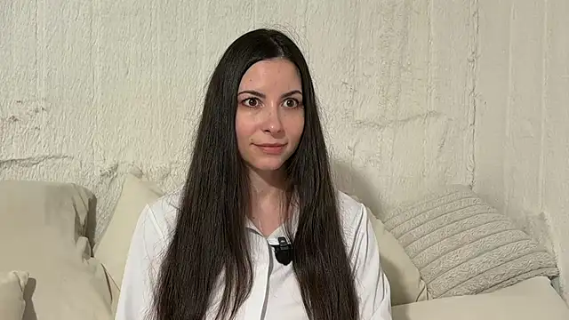 Snapshot of SandraSchon chatting on 04/23/26, 06:43 SandraSchon online show from 04/23/26, 06:43