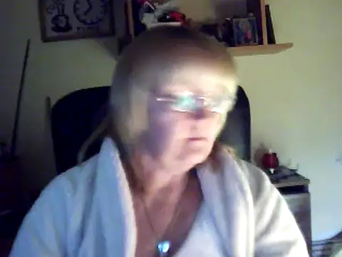 Snapshot of Violet5364 chatting on 03/01/25, 09:04 Violet5364 online show from 03/01/25, 09:04