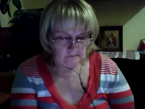 Snapshot of Violet5364 chatting on 11/01/25, 03:36 Violet5364 online show from 11/01/25, 03:36