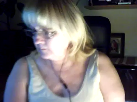 Snapshot of Violet5364 chatting on 11/09/25, 04:05 Violet5364 online show from 11/09/25, 04:05