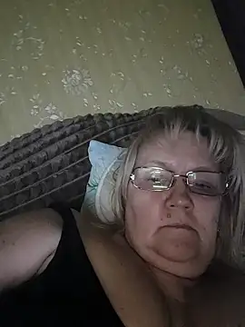 Snapshot of Violet5364 chatting on 04/03/26, 08:29 Violet5364 online show from 04/03/26, 08:29