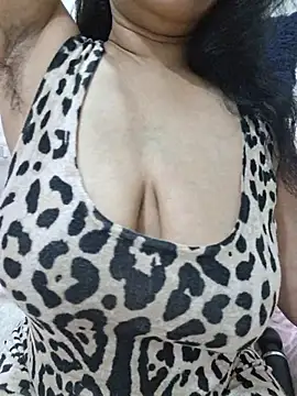 Snapshot of Jassi_Does chatting on 07/07/26, 09:41 Jassi Does online show from 07/07/26, 09:41