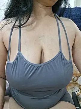 Snapshot of Jassi_Does chatting on 07/11/26, 10:00 Jassi Does online show from 07/11/26, 10:00
