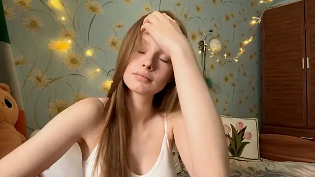 Snapshot of BeckyDwinell chatting on 03/04/25, 11:19 BeckyDwinell online show from 03/04/25, 11:19