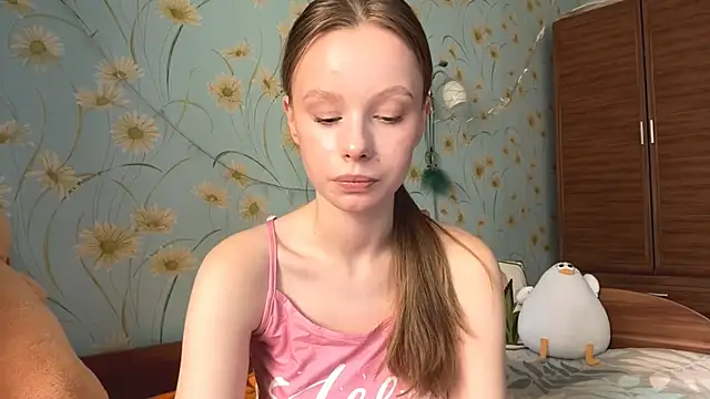 Snapshot of BeckyDwinell chatting on 03/22/25, 09:13 BeckyDwinell online show from 03/22/25, 09:13