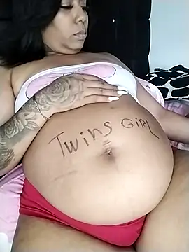 Snapshot of emma_purple_ chatting on 04/10/26, 09:19 emma purple online show from 04/10/26, 09:19