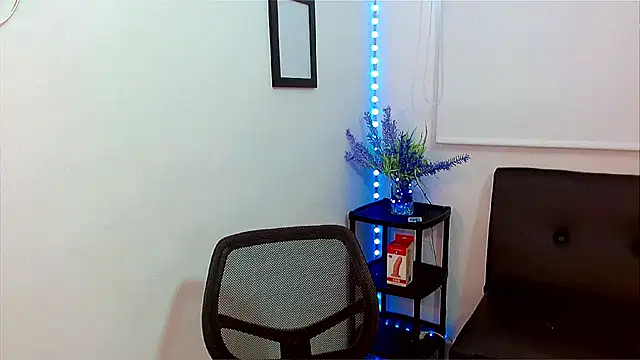 Emilybateee online show from 02/19/25, 07:05